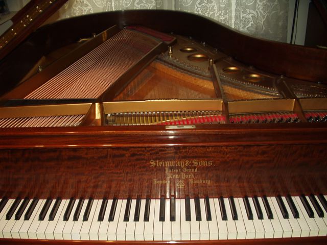 Piano Photo